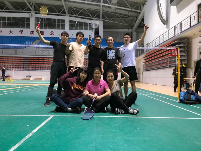 说明: C:\Users\lx\Desktop\研究生网站\米兰体育(中国)研究生羽毛球比赛\微信图片_20190328141257.jpg